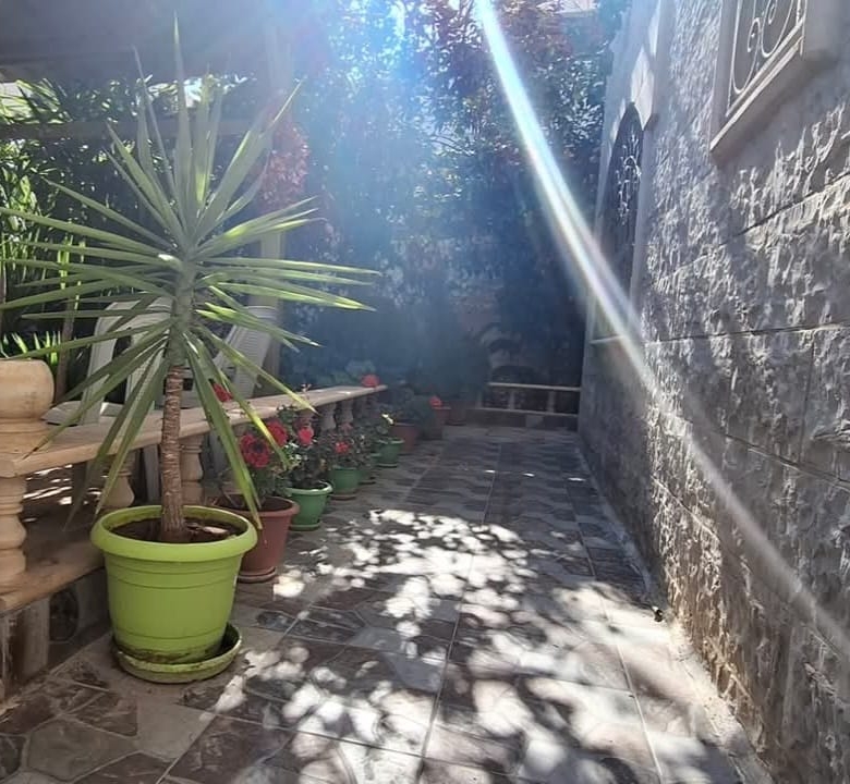 عمارة سكنية شبه فيلا تصنيف ب للبيع في عمان أبو علندا إسكان الكهرباء