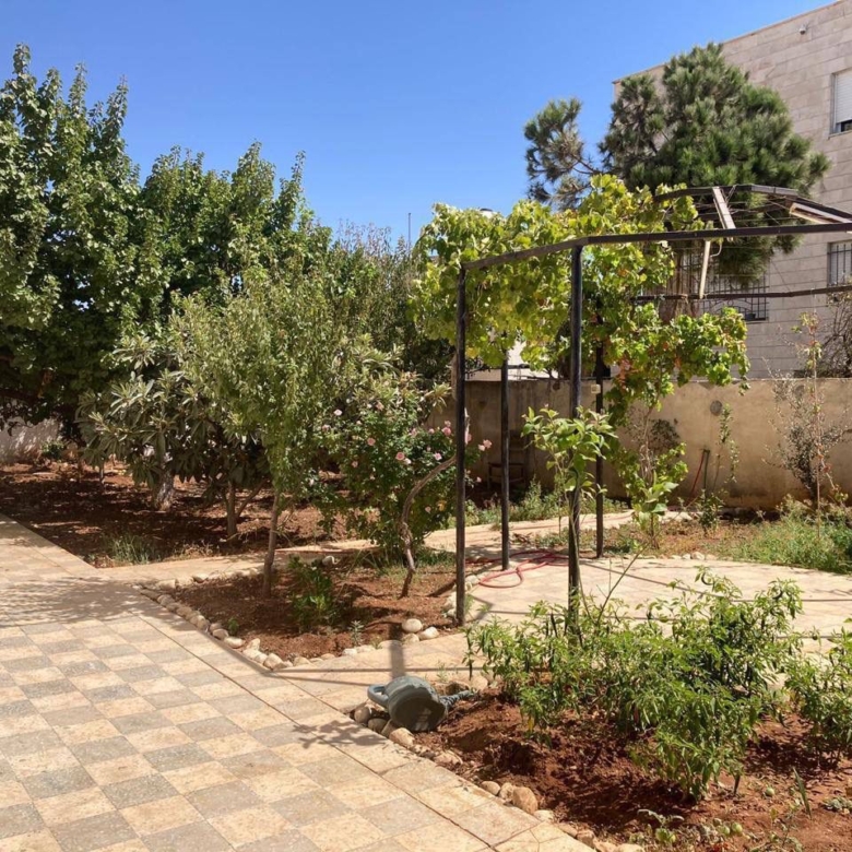 فيلا مستقلة فاخرة للبيع باطلالة ساحره – مرج الحمام عمّان