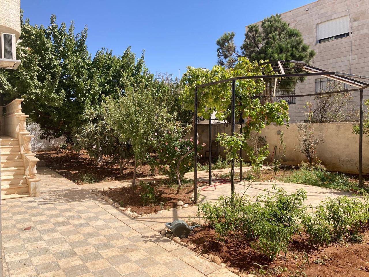 فيلا مستقلة فاخرة للبيع باطلالة ساحره – مرج الحمام عمّان