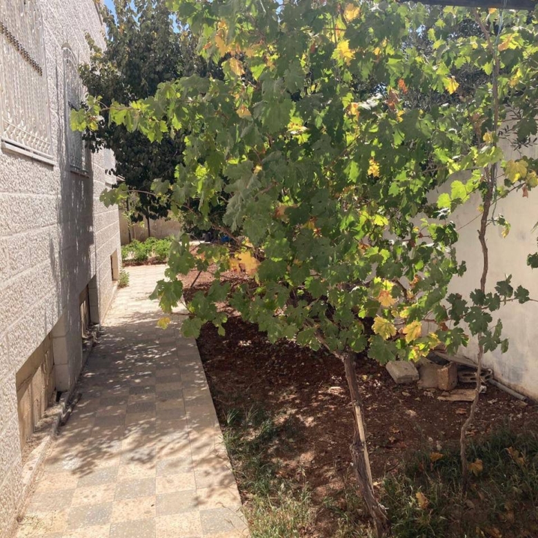 فيلا مستقلة فاخرة للبيع باطلالة ساحره – مرج الحمام عمّان