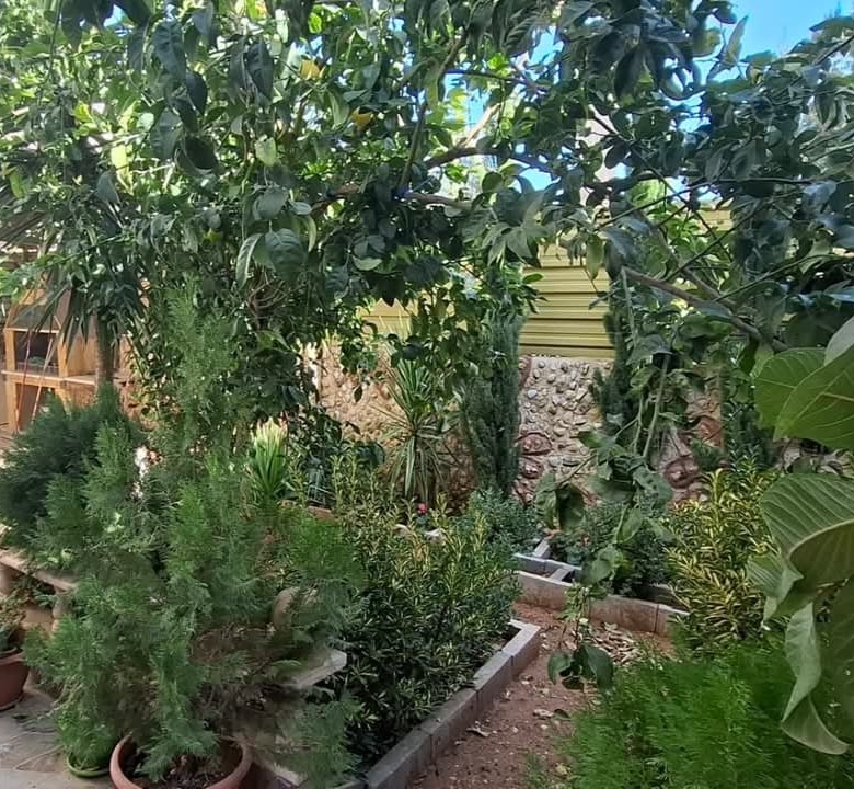 عمارة سكنية شبه فيلا تصنيف ب للبيع في عمان أبو علندا إسكان الكهرباء