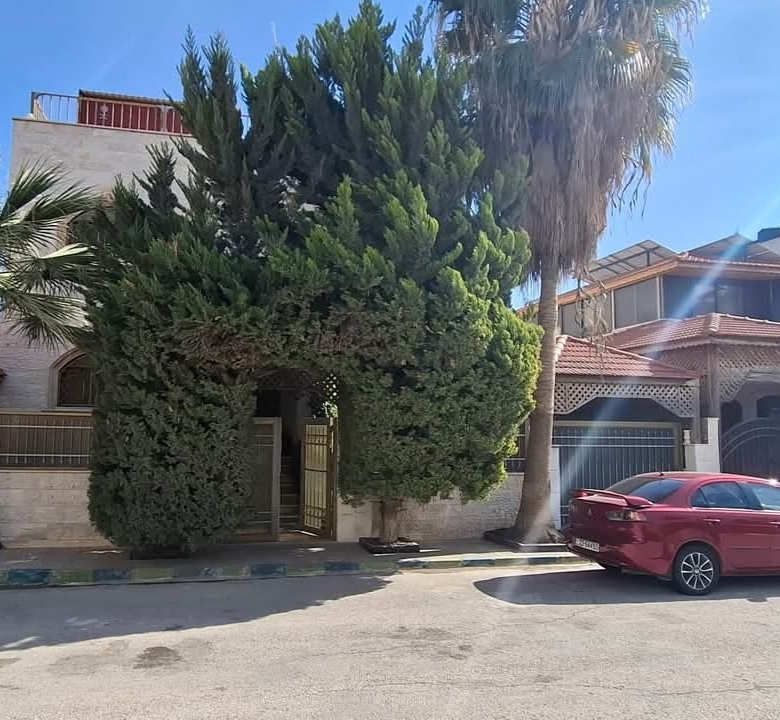 عمارة سكنية شبه فيلا تصنيف ب للبيع في عمان أبو علندا إسكان الكهرباء