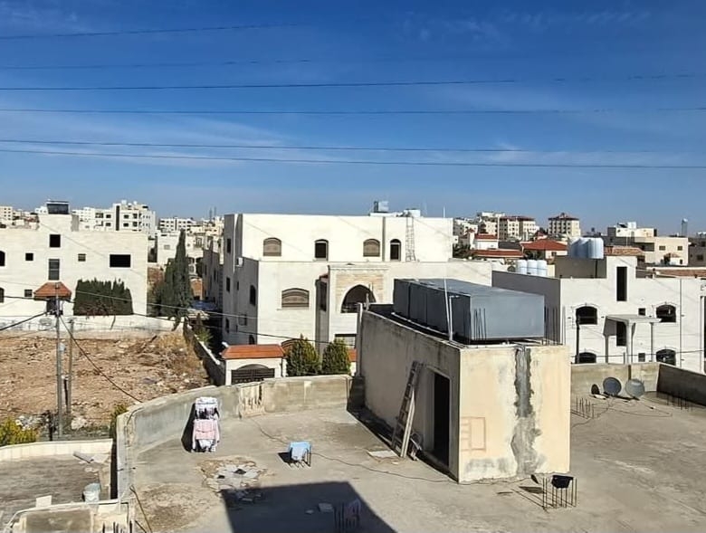 عمارة سكنية شبه فيلا تصنيف ب للبيع في عمان أبو علندا إسكان الكهرباء