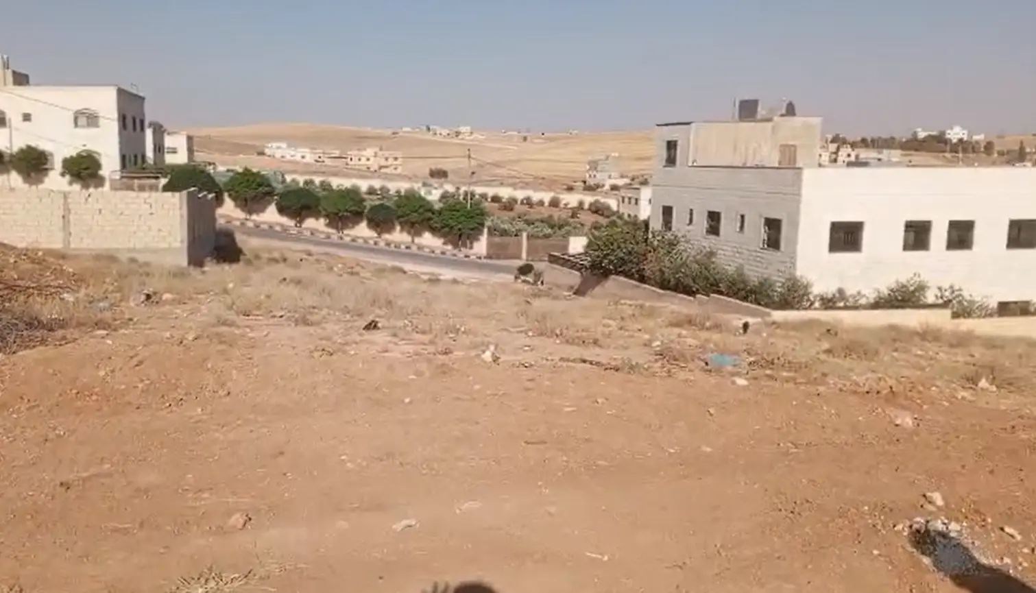أرض 538 متر مربع للبيع في البيضاء حوض العبوس مقابل جمرك عمان الجديد