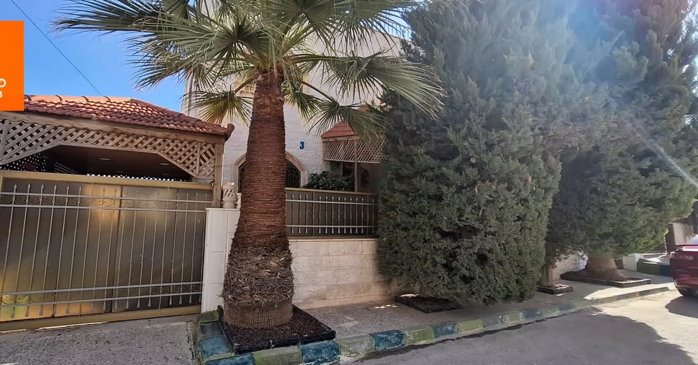 عمارة سكنية شبه فيلا تصنيف ب للبيع في عمان أبو علندا إسكان الكهرباء