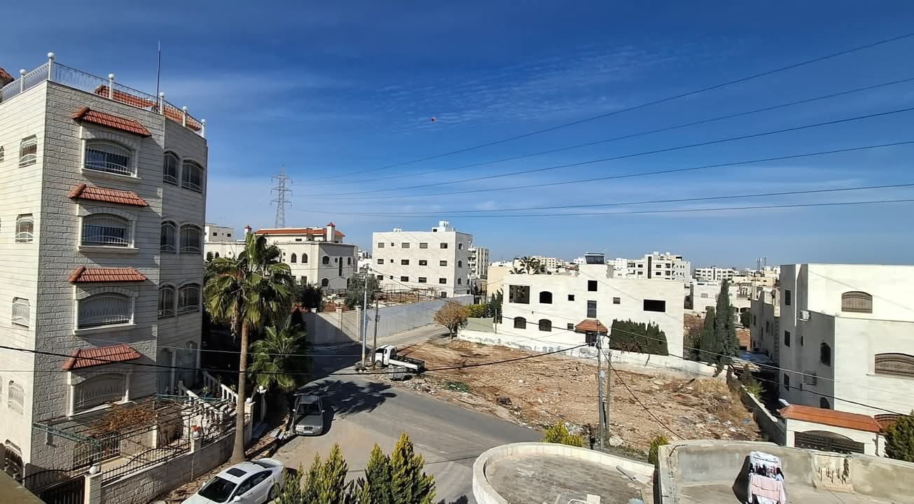 عمارة سكنية شبه فيلا تصنيف ب للبيع في عمان أبو علندا إسكان الكهرباء