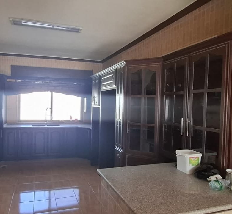 عمارة سكنية شبه فيلا تصنيف ب للبيع في عمان أبو علندا إسكان الكهرباء