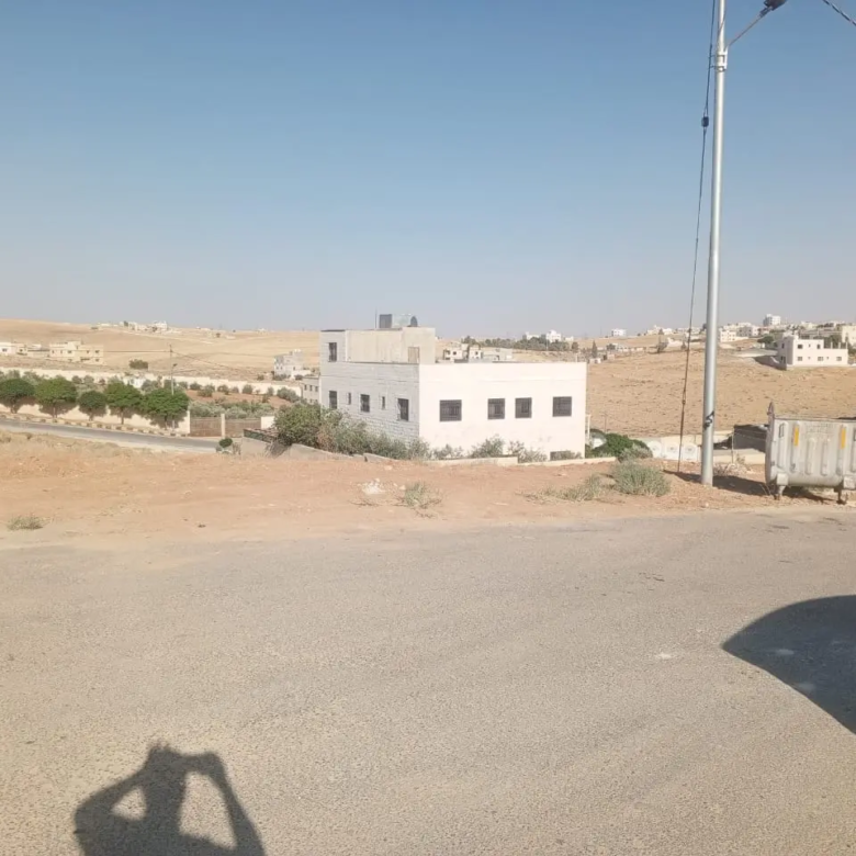 أرض 538 متر مربع للبيع في البيضاء حوض العبوس مقابل جمرك عمان الجديد