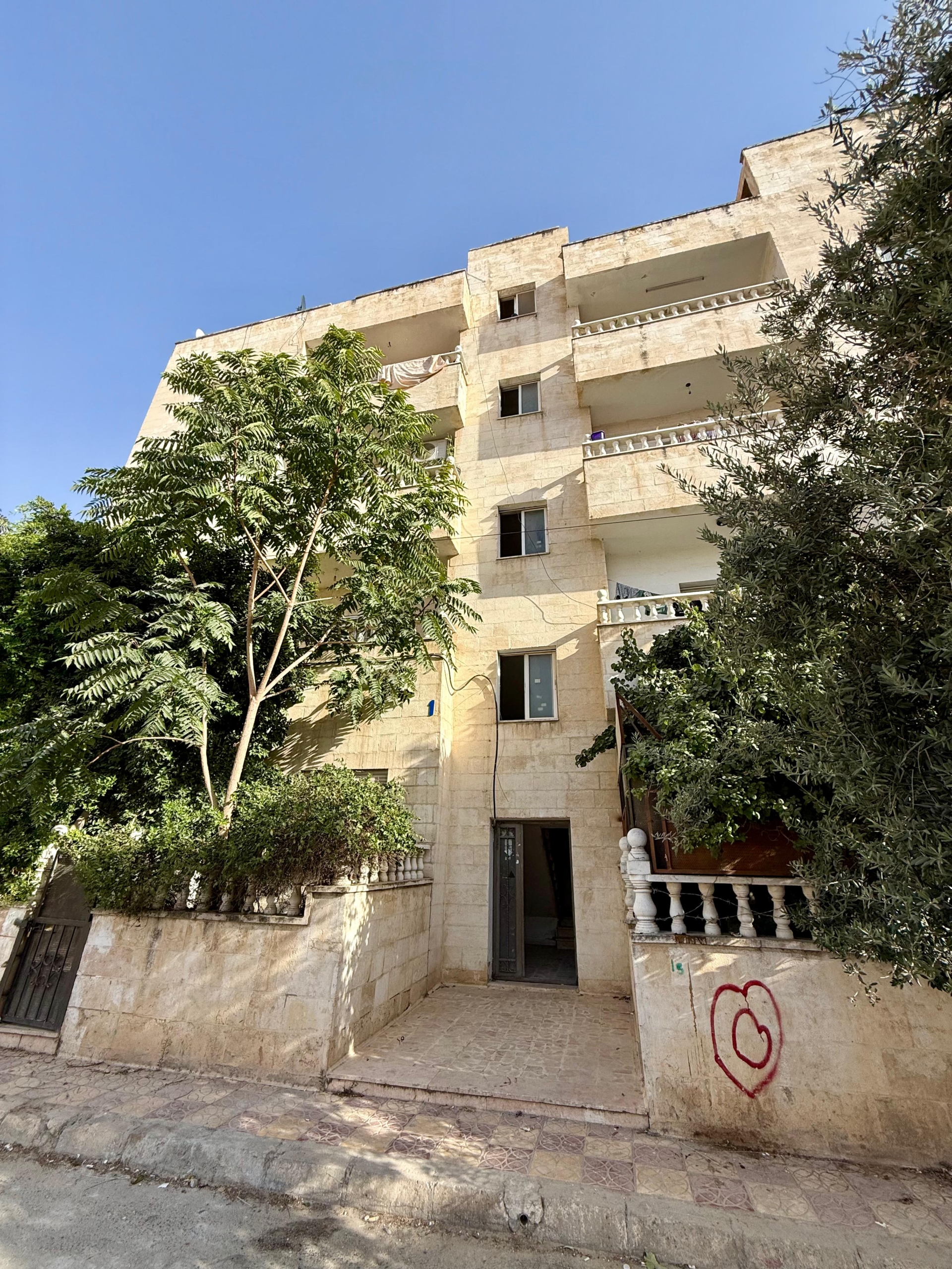 شقة 100 م طابق ثاني للبيع في أبو نصير بالقرب من مدارس الصرح شقة 100 م طابق ثاني للبيع في أبو نصير بالقرب من مدارس الصرح