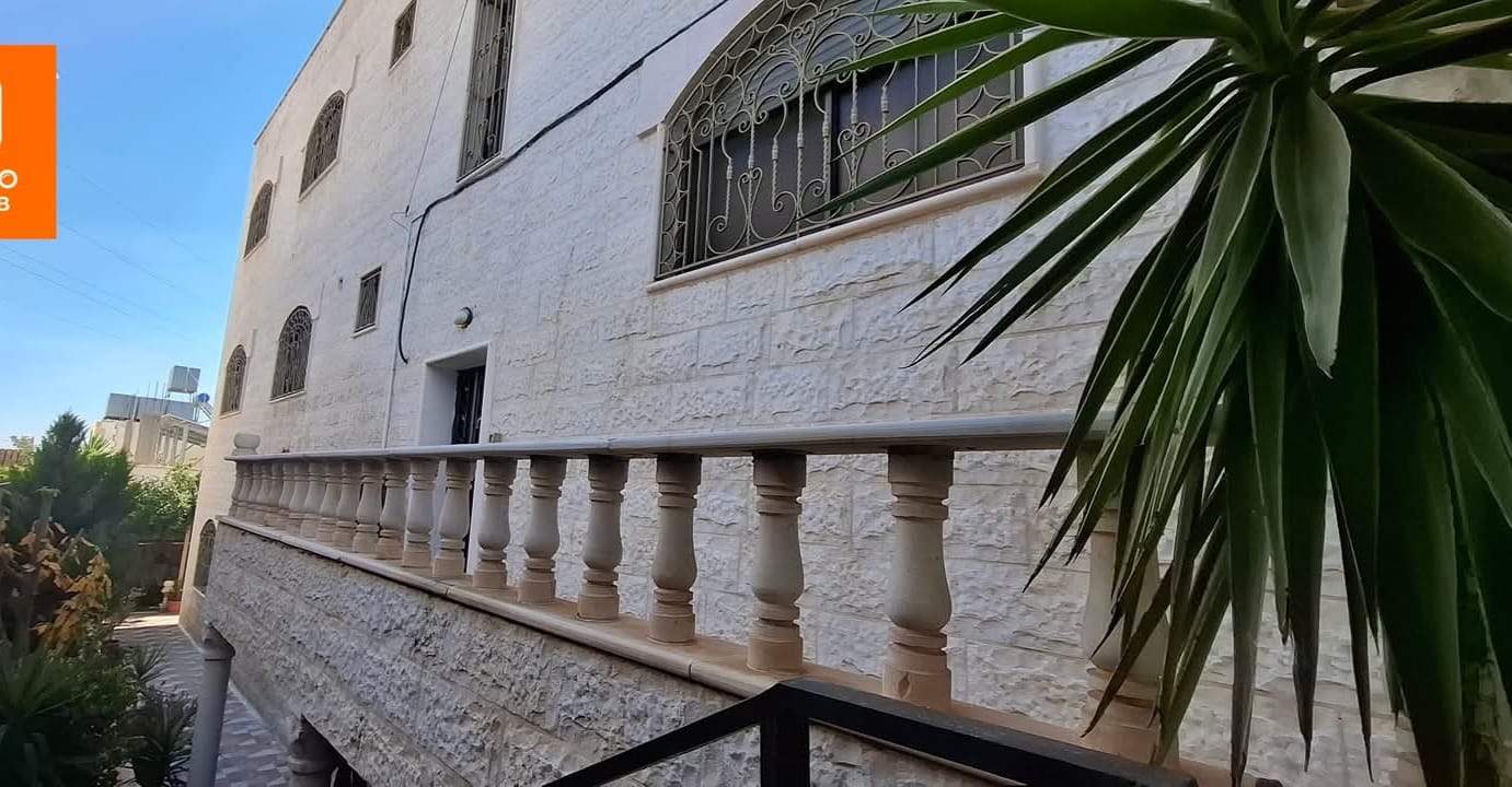 عمارة سكنية شبه فيلا تصنيف ب للبيع في عمان أبو علندا إسكان الكهرباء