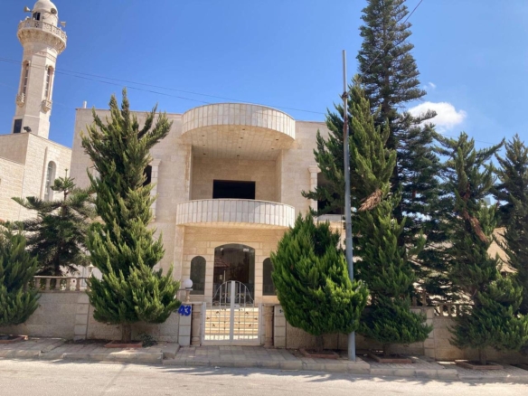 فيلا مستقلة فاخرة للبيع باطلالة ساحره – مرج الحمام عمّان