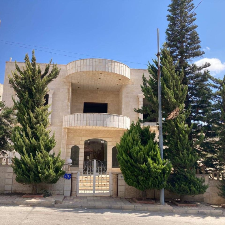 فيلا مستقلة فاخرة للبيع باطلالة ساحره – مرج الحمام عمّان