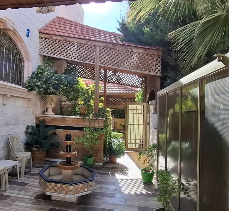 عمارة سكنية شبه فيلا تصنيف ب للبيع في عمان أبو علندا إسكان الكهرباء