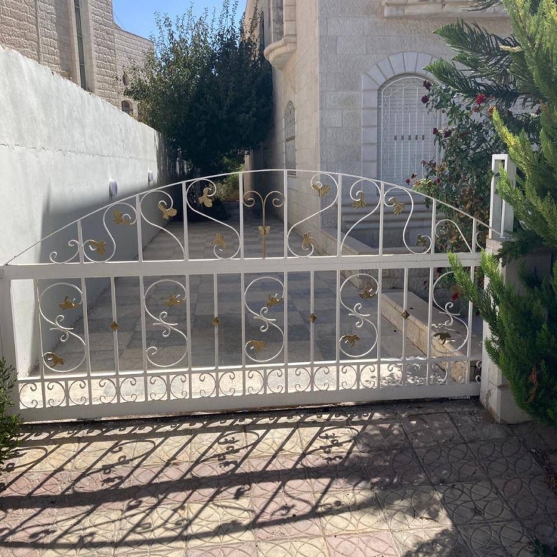 فيلا مستقلة فاخرة للبيع باطلالة ساحره – مرج الحمام عمّان