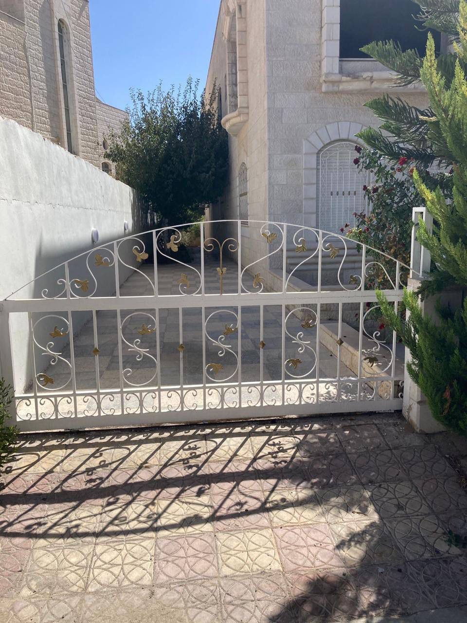 فيلا مستقلة فاخرة للبيع باطلالة ساحره – مرج الحمام عمّان