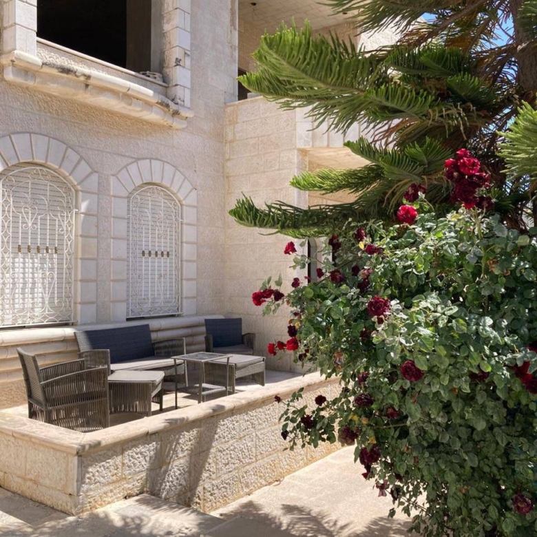 فيلا مستقلة فاخرة للبيع باطلالة ساحره – مرج الحمام عمّان