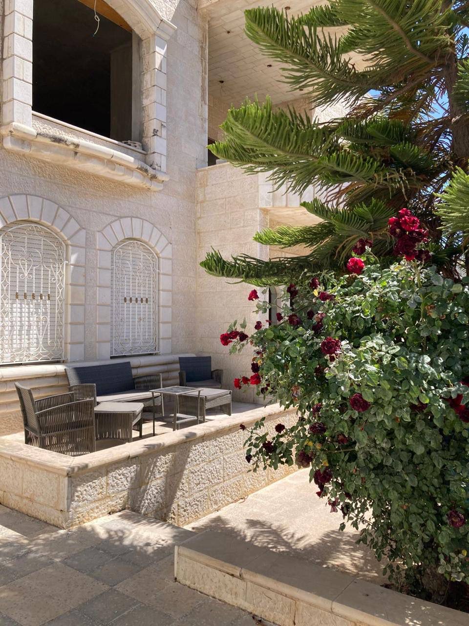 فيلا مستقلة فاخرة للبيع باطلالة ساحره – مرج الحمام عمّان